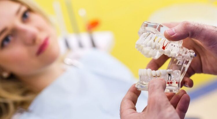 Correção ortodôntica de apinhamento dental para um sorriso alinhado