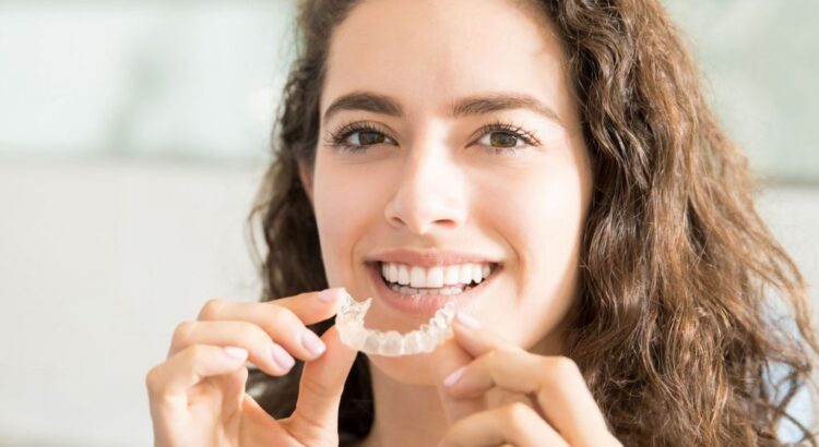 Alinhadores transparentes para ortodontia estética e correção dental discreta