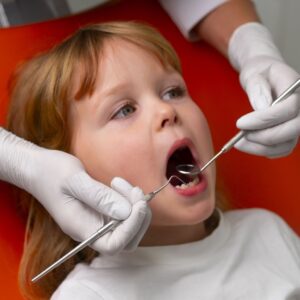 Avaliação ortodôntica precoce em crianças para correção dentária e prevenção