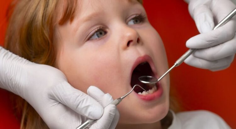 Avaliação ortodôntica precoce em crianças para correção dentária e prevenção