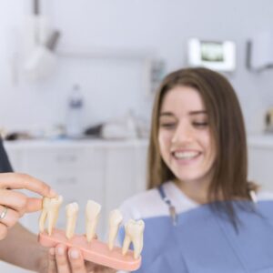Ortodontia ajudando na prevenção de problemas periodontais e melhorando a saúde das gengivas