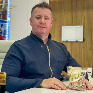 Implante zigomático solução para pacientes sem osso na parte superior da boca