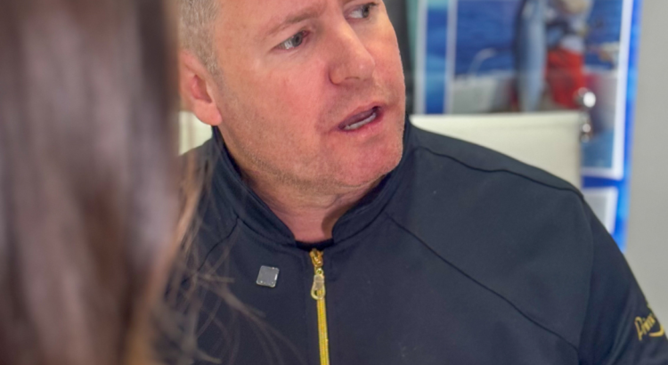 dentista atendendo paciente em consulta preventiva na Prime Sorriso