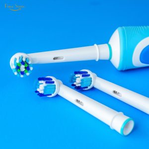 Sorriso harmonizado com lentes de contato dentais em clínica odontológica